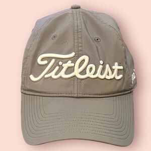 Titleist Pro V1/FJ Men’s  Adjustable Polyester Blend Golf Cap (Gray / White)